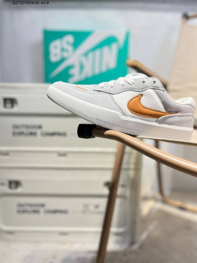 耐克Nike Sb Force 58 运动滑板鞋。这是一款将前沿创新带入街头的单品，它具有硫化杯底，具有出色的耐用性和灵活性。使用柔软皮革和帆布拼接，在饰面上放