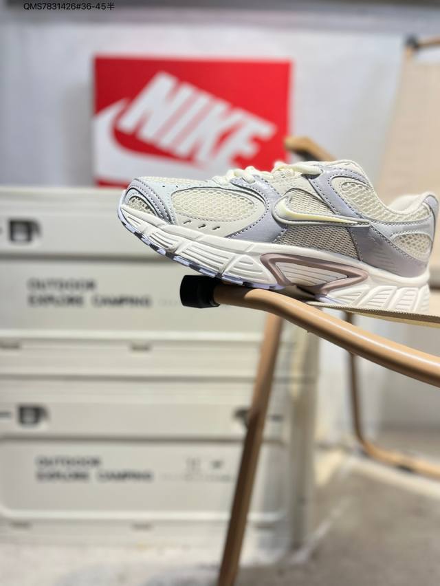Nike V5 Rnr 舒适百搭防滑耐磨 低帮跑步鞋 舒适有型适合日常穿着该鞋款延续千禧年经典设计搭载泡绵中底厚实而轻盈匠心细节巧搭立体耐克勾标志焕新演绎复古跑