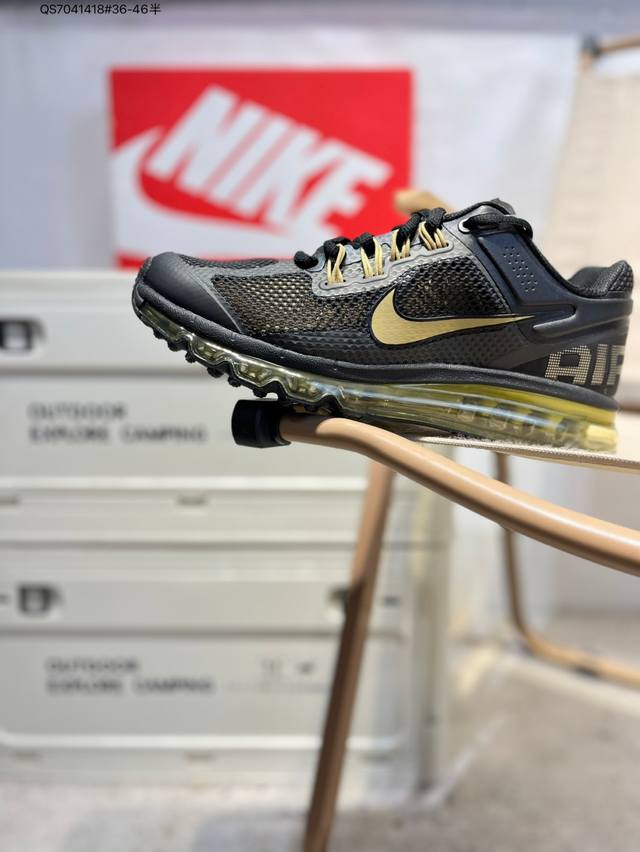 Nk Air Max 2013 经典舒适时尚耐磨透气低帮气垫跑步鞋 携时尚设计闪亮回归 出众有型 采用网眼布细节和运动风无缝覆面 助你保持清爽感受 塑就焕新造型