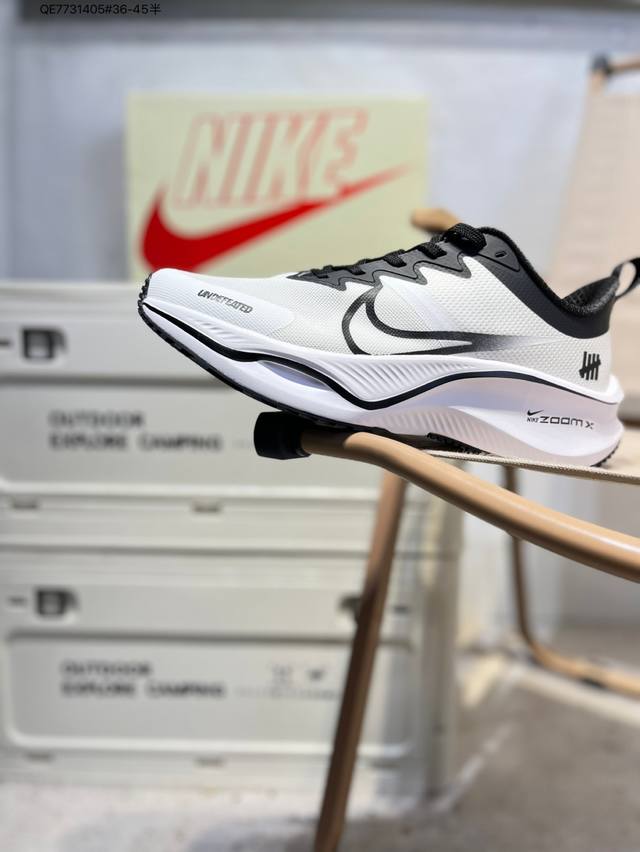 耐克Nike Vomero Plus 反转Swoosh｜跑鞋圈新王！厚底增高运动跑步鞋 时尚老爹鞋 这双Vomero Plus真的太绝了！反转Swoosh设计超