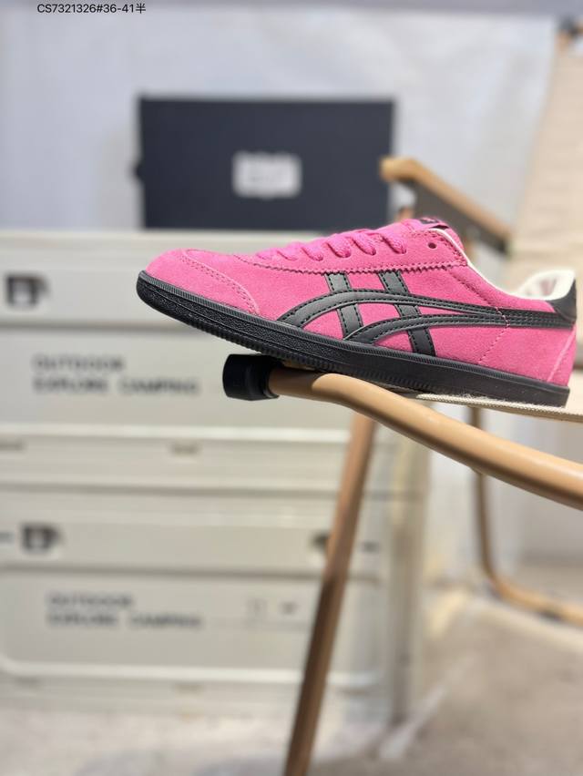 亚瑟士 Onitsuka Tiger Tokuten 复古低帮休闲跑鞋 Tokuten的灵感来源于80年代的室内用鞋 T-Toe前足补强设计 室内鞋的橡胶大底元