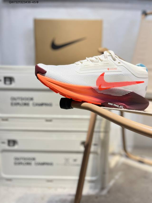 Nike Reactx Pegasus Trail 5 Gtx 越野跑步鞋 登月兼顾迅疾外观和稳固脚感 后跟覆面和中足动态支撑巧妙融合 缔造稳定顺畅的迈步体验