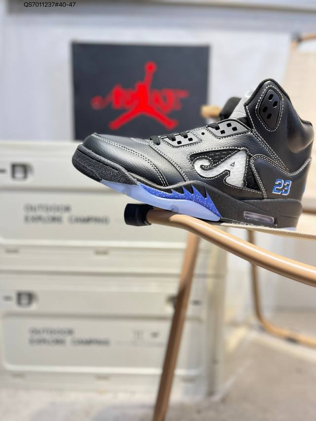 Nike Air Jordan 5 Low 乔丹Aj5代低帮复古休闲文化篮球鞋。Air Jordan创立于1985年是Nike旗下以史上最著名的Nba球星迈克尔