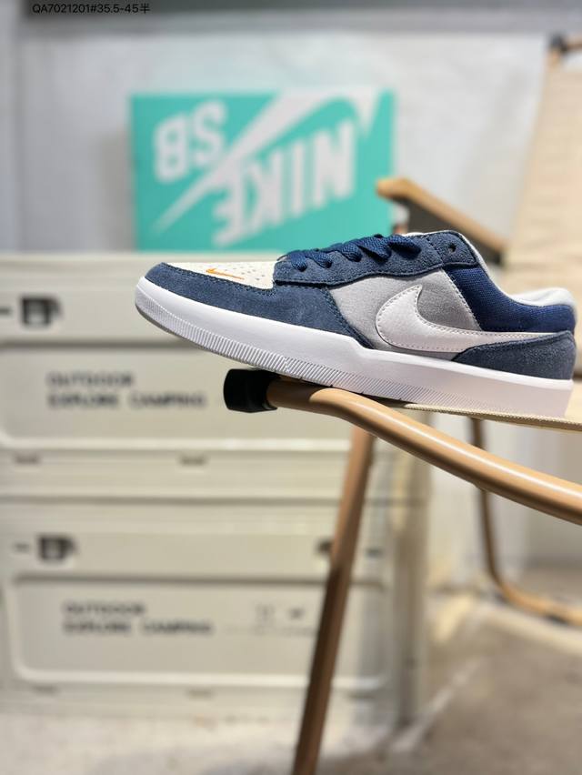 耐克Nike Sb Force 58 运动滑板鞋。这是一款将前沿创新带入街头的单品，它具有硫化杯底，具有出色的耐用性和灵活性。使用柔软皮革和帆布拼接，在饰面上放