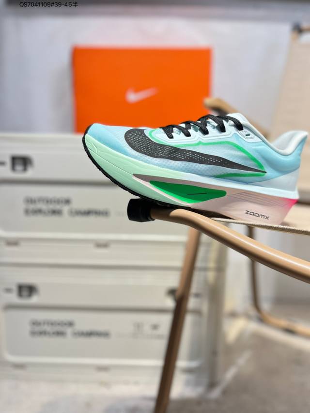 Nk Zoom Fly 6 耐克超弹轻盈跑步鞋 #鞋款搭载 Flyknit 材料 打造出众弹性 易于穿脱。采用React技术 轻盈耐穿泡绵打造,铸就出众回弹的顺