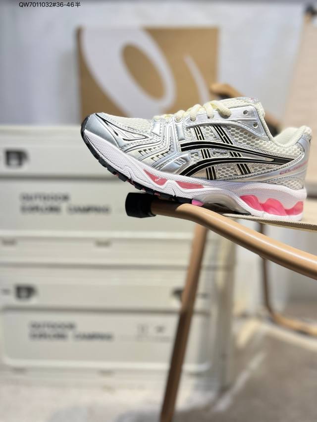 Asics Gel-Kayano 14亚瑟士经典跑鞋 如今机能风和户外风吹得正劲，便是主打“Urban Outdoor机能越野风格”，城市和户外场景都能轻松应对