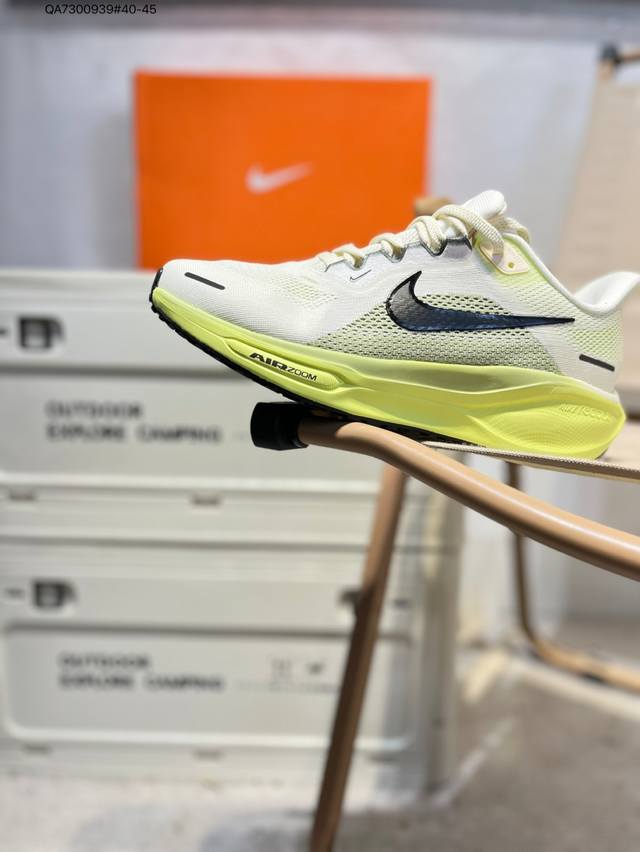 Nk Air Zoom Pegasus 41 登月跑鞋 登月41代超轻网面跑步鞋 脚跟区域营造出色舒适度，而在鞋底部分，搭载全掌型Zoom Air配置耐克网面透