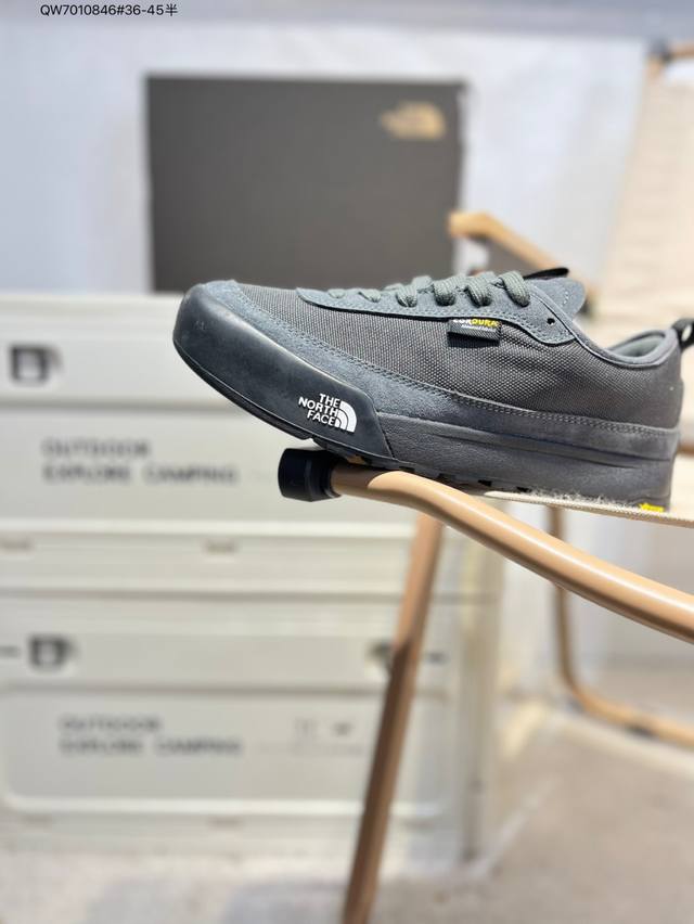 Thenorthface北面 鞋面采用进口飞织弹力面柔韧性和舒适性简直无法言喻鞋底采用Md底 回弹减震效果 上脚像踩棉花糖 有效减少运动时候的摩擦Nf0A8Ad