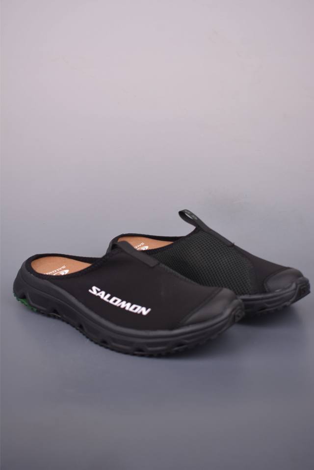 Keen Hyperport Clog Leather 科恩夏季穆勒休闲半拖 采用了皮革鞋面 搭配可调节的系带系统 方便调节更加稳固 具有足弓支撑的吸震鞋垫 提