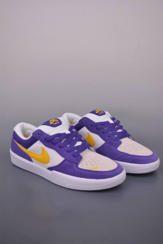 耐克Nike Sb Force 58 硫化杯底 传统篮球风格 原楦版型 Nike Sb Force 58 男 女滑板鞋采用包边设计 经久耐穿 硫化结构则有效提升