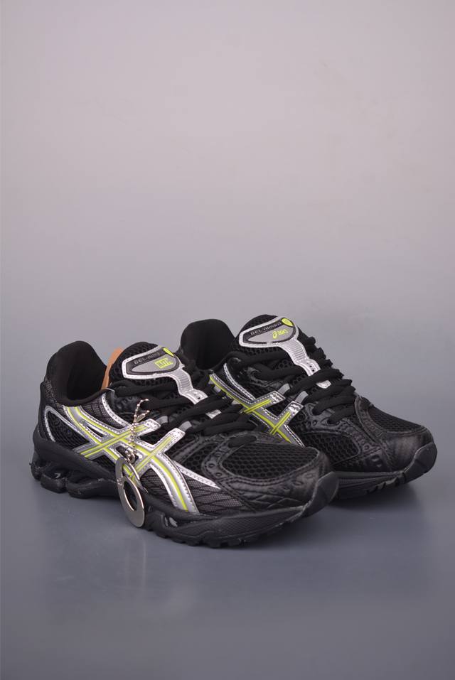 Asics Gel-Kahana Nimbus 10.1 耐磨透气低帮休闲鞋 户外机能元素 Y2K赛道持续对未来世界的无限想象和探索 经典鞋面设计赋予其更加流畅