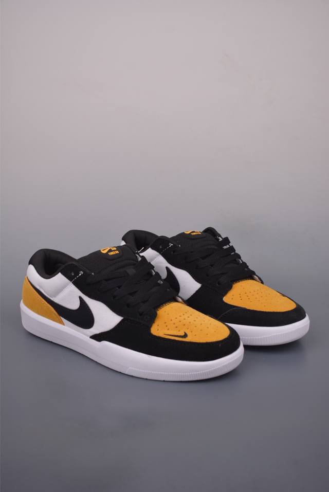 耐克Nike Sb Force 58 硫化杯底 传统篮球风格 原楦版型 Nike Sb Force 58 男 女滑板鞋采用包边设计 经久耐穿 硫化结构则有效提升
