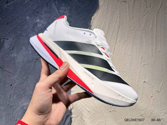 新品上市实拍 Ad Adizero Boston 13 波士顿13代超轻防滑训练跑步运动鞋 这双跑鞋在保留了前一代的核心科技的基础上，做了一些调整和优化，让跑鞋