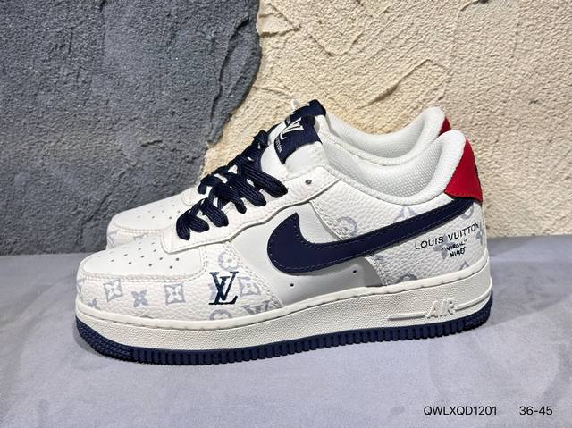 新品上市实拍 耐克Nike Air Force 7空军一号低帮百搭休闲运动板鞋。柔软、弹性十足的缓震性能和出色的中底设计，横跨复古与现代的外型结合，造就出风靡全