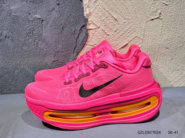 新品上市实拍 Nike Vomero Plus轻盈跑鞋 公司级顶级版本 Nike Vomero 18 舒适百搭防滑耐磨 低帮 休闲跑步鞋男女同款 货号：Hq20