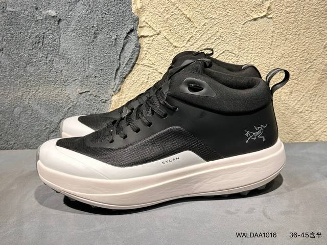 新品上市实拍 Arcteryx Konseal Lt W 始祖鸟 此款鞋采用近几年比较流行的版型设计，外观时尚大气，鞋底采用耐磨的材质，穿上它，让您在平时生活和