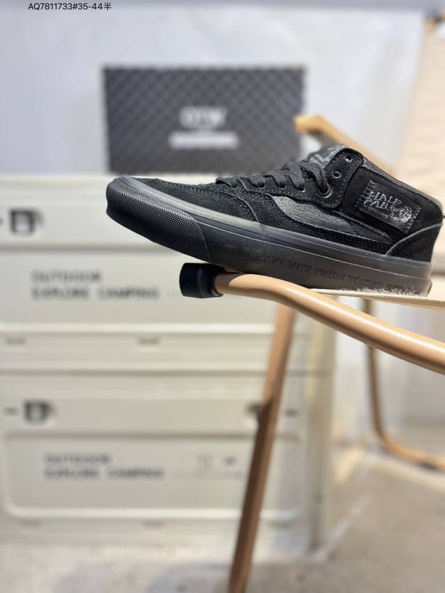 Vans Otw Half Cab 33万斯中帮系列 小红书爆款 采用优质翻毛材质 真标硫化工艺 百搭舒适Aq7811733#35-44半