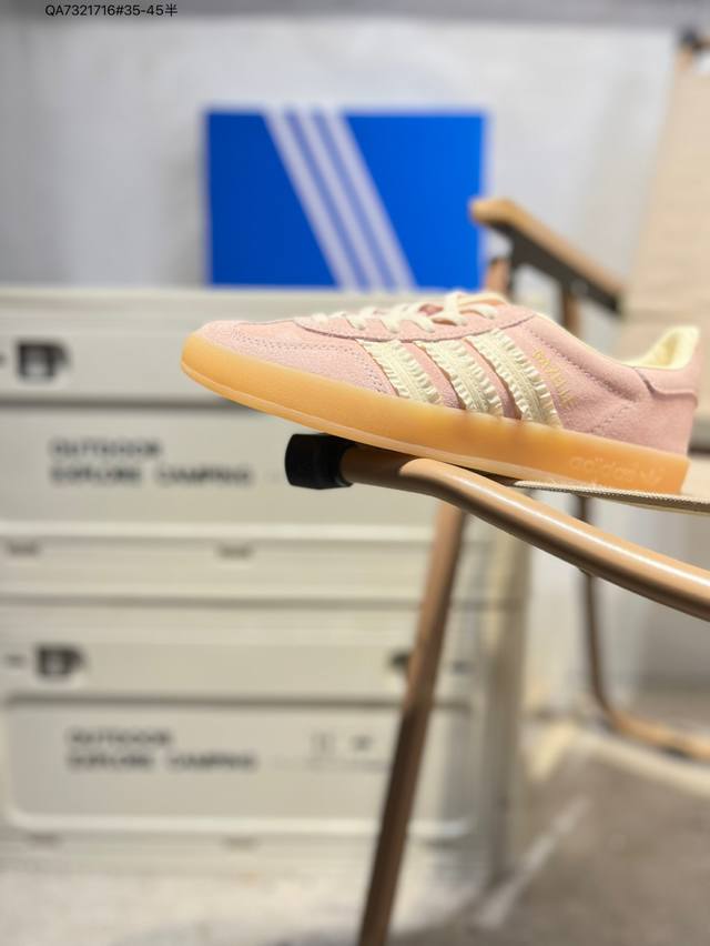Adidas Originals Gazelle Indoor 三叶草休闲防滑耐磨低帮板鞋 鞋头出色设计 塑就出众贴合感 稳固的后跟贴合足部曲线设计 软弹舒适