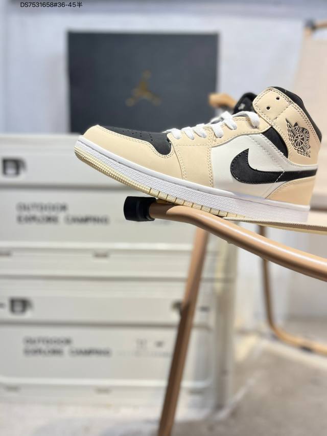 开学季福利特价公司级头层皮# Air Jordan 1 Mid Aj1中帮系列篮球鞋 官方同步配色 原装级产物 #立体鞋型 细节完美 高清洁度Dc0774 Ds