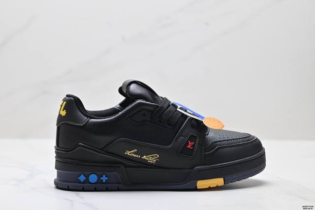 公司级Louis Vuitton Trainer Sneaker Low 路易威登 休闲运动文化百搭板鞋 舒适防滑底和百搭性霸屏整个时尚娱乐圈 细节调整完美主义
