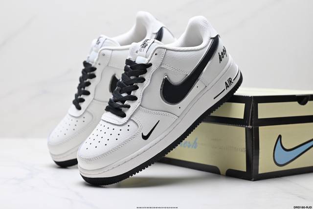 真标耐克Nike Air Force 1‘07空军一号低帮百搭休闲运动板鞋。柔软、弹性十足的缓震性能和出色的中底设计，横跨复古与现代的外型结合，造就出风靡全球三