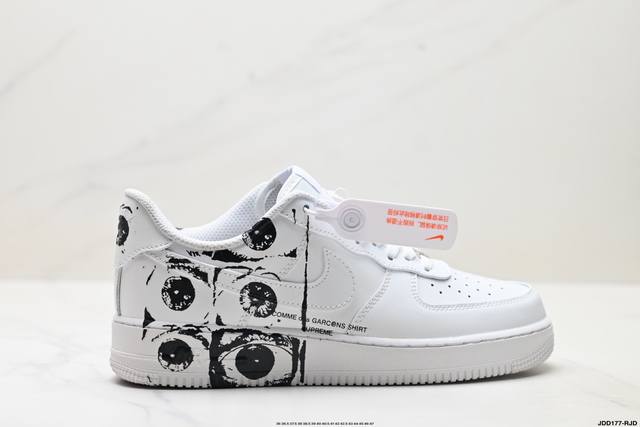 真标耐克Nike Air Force 1’07空军一号低帮百搭休闲运动板鞋。柔软、弹性十足的缓震性能和出色的中底设计，横跨复古与现代的外型结合，造就出风靡全球三
