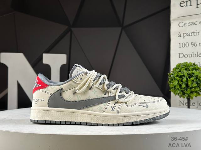 公司级Fragment X Travis Scott X Dior 解构绑带 Air Jordan 1 Low 三方联名倒钩 全新的三方联名低帮倒钩鞋面延续了黑