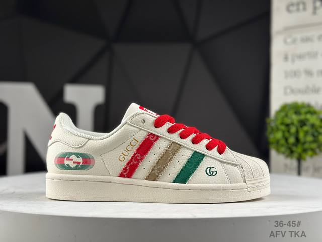 公司级 阿迪达斯 三叶草Adidas Originals Superstar 经典贝壳头系列低帮百搭休闲运动板鞋Supreme限定 货号： Qc 1 尺码：36