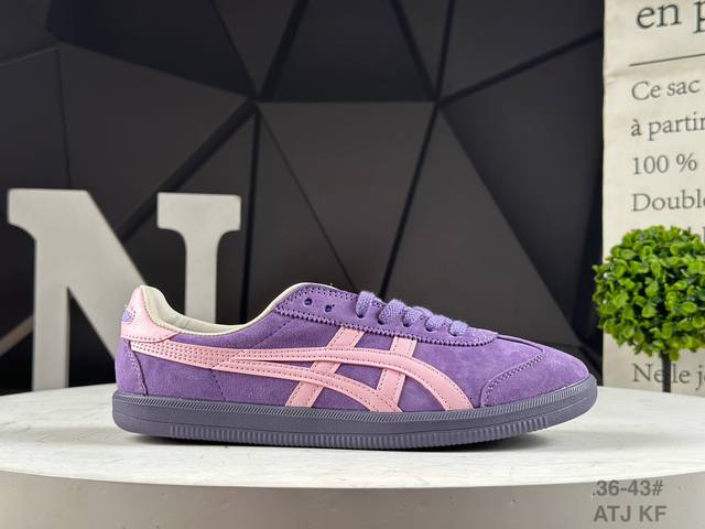 亚瑟士 Onitsuka Tiger Tokuten 复古低帮休闲跑鞋 Tokuten的灵感来源于80年代的室内用鞋 T-Toe前足补强设计 室内鞋的橡胶大底元