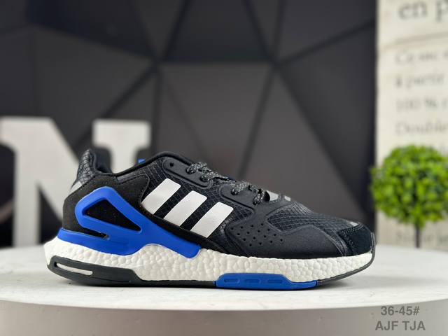 真爆 公司级阿迪达斯 Adidas Day Jogger 日行者 原楦型数据开发纸版 网材鞋面搭配合成绒面革饰面 中底嵌入全掌Boost爆米花缓震颗粒材质,棉质
