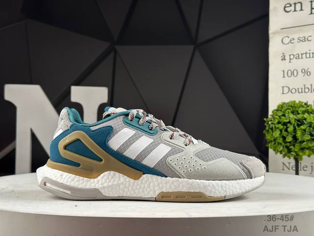 真爆 公司级阿迪达斯 Adidas Day Jogger 日行者 原楦型数据开发纸版 网材鞋面搭配合成绒面革饰面 中底嵌入全掌Boost爆米花缓震颗粒材质,棉质