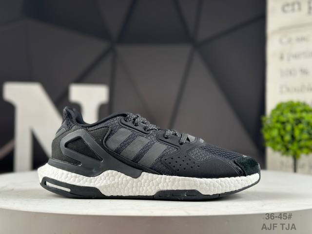 真爆 公司级阿迪达斯 Adidas Day Jogger 日行者 原楦型数据开发纸版 网材鞋面搭配合成绒面革饰面 中底嵌入全掌Boost爆米花缓震颗粒材质,棉质