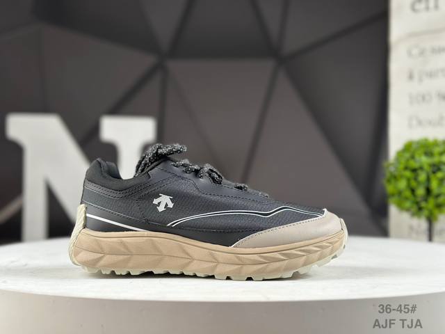 Descente Terrain D 迪桑特舒适柔软防滑耐磨低帮生活休闲鞋 Descente 迪桑特 创立于1935年，品牌名取自法语词汇，意为“滑降”。品牌箭