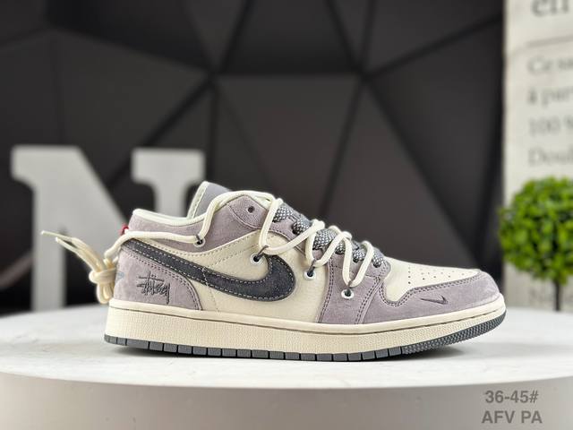 福利特价 公司级耐克 Stussy X Air Jordan 1 Low 猪八黑勾抽绳 此款主张打破传统的工业化流水线设计限制，以Made By Ideas的超