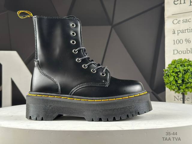 Dr.Martens 马汀博士 高帮八孔 马丁博士全机车走线 原材生产进口橡胶大底 耐穿耐磨 专柜包装 手贴袋 一应俱全 爱酷的可以入手啦 秋冬春三季随意搭配