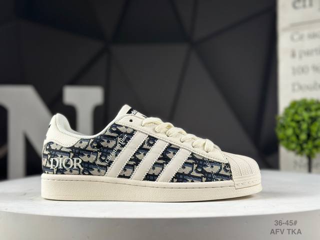 公司级 阿迪达斯 三叶草Adidas Originals Superstar 经典贝壳头系列低帮百搭休闲运动板鞋Supreme限定 货号： Jy8912 尺码：