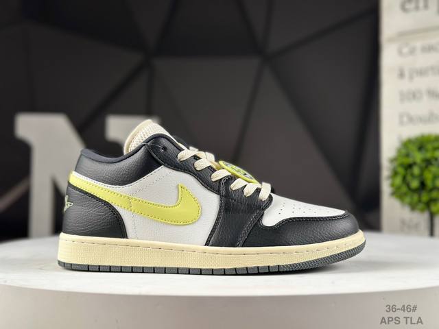 头层耐克 Air Jordan 1 Low 低帮 蓝柠檬 Aj1 乔丹1代 Aj1 乔1 低邦 蓝黄拼接 乔丹篮球鞋系列 鞋身采用蓝色皮革勾勒轮廓，明黄色注入后
