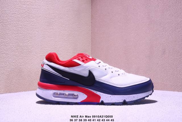 Nk Air Max Dawn 黎明系列低帮气垫百搭休闲运动慢跑鞋 采用柔软翻毛皮和透气梭织材料打造利落鞋面 中底和鞋跟融入现代感线条设计 兼具复古风格与时尚魅