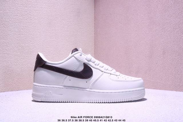公司级耐克Nike Air Force 7空军一号低帮百搭休闲运动板鞋。柔软、弹性十足的缓震性能和出色的中底设计，横跨复古与现代的外型结合，造就出风靡全球三十多