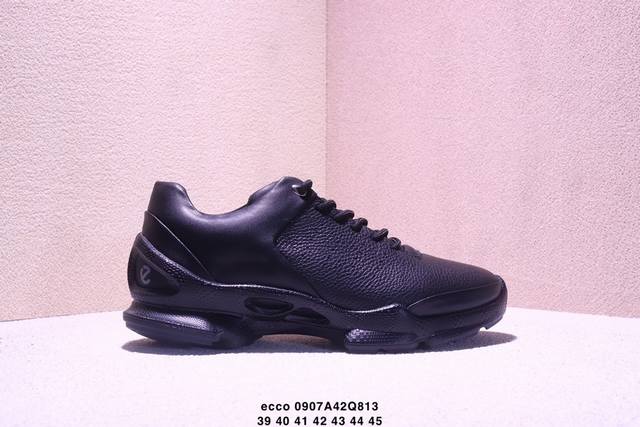 公司级Ecco爱步 城市休闲系列 气质百搭潮酷板鞋 精选牛皮面料 现代品质鞋面设计 纹理自然，细腻柔软 具有良好透气性 舒适保暖 侧前独有Logo设计 双层牛皮