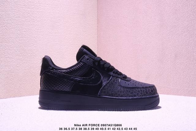 耐克Nike Air Force 1’07空军一号低帮百搭休闲运动板鞋。柔软、弹性十足的缓震性能和出色的中底设计，横跨复古与现代的外型结合，造就出风靡全球三十多