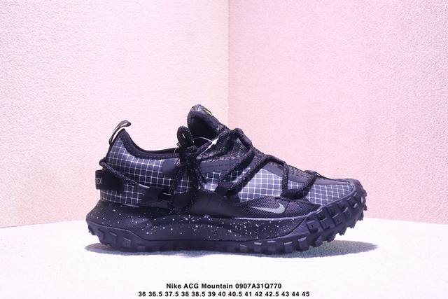 Nike Acg Mountain Fly Low “Fossil Stone”低帮版本的Mountain Fly 全新来袭。该鞋款沿袭前代高帮型的设计传统，轻