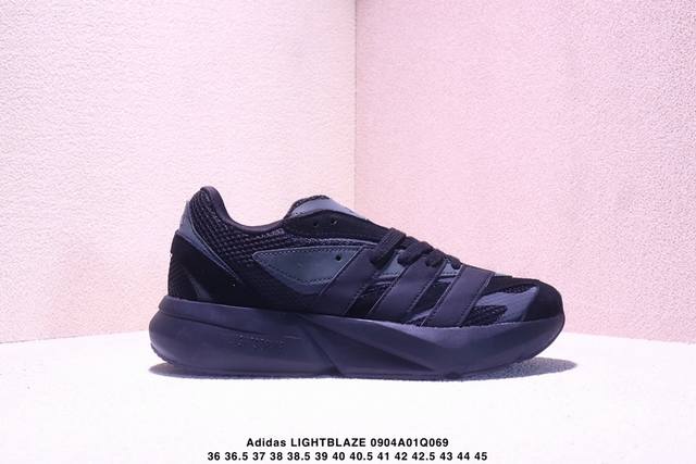 Adidas Lightblaze 舒适防滑 新款阿迪达斯低帮跑步鞋 极致轻盈的Lightweight Upper设计 带来近乎裸足的舒适体验 中底采用尖端科技