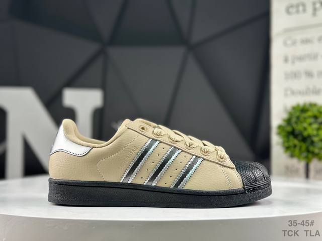 阿迪达斯 三叶草 Adidas Originals Superstar 经典贝壳头系列低帮百搭休闲运动板鞋 货号： Jr4234 尺码：如图所示 Tck Tla