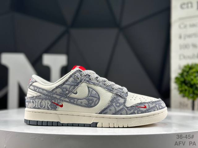 福利特价 头层带半码 耐克 Nike Dunk Low 复古板鞋，尽情迈步，彰显个性风采。采用牛柔软皮革鞋面，经久耐穿，塑就如元年款 Dunk 般的复古质感。鞋