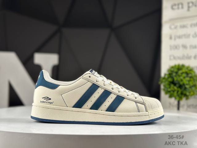 公司级 阿迪达斯 三叶草Adidas Originals Superstar 经典贝壳头系列低帮百搭休闲运动板鞋Supreme限定 货号： Qf5805 Akc