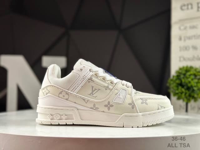 路易威登 Louis Vuitton Lv路易威登板鞋 乘风破浪的姐姐争先种草款,舒适透明底和百搭性霸屏整个时尚娱乐圈，正品1:1套楦复刻，细节调整完美主义！鞋