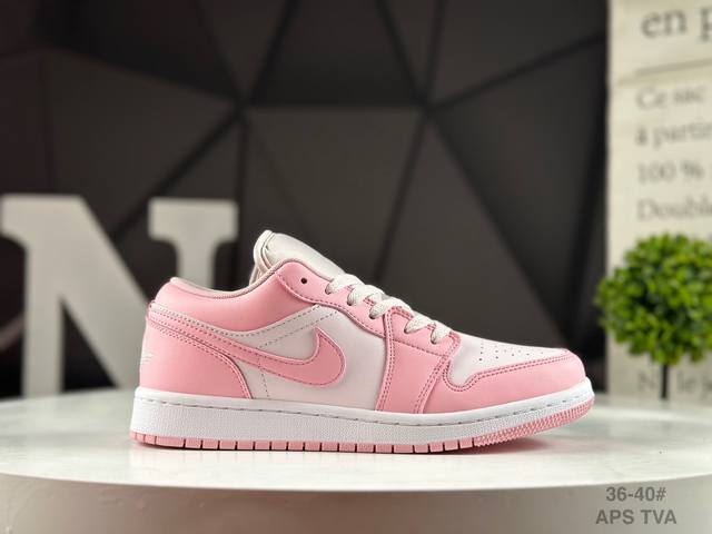 新配色 公司级Jordan Air Jordan 1 时尚舒适 低帮 复古篮球鞋男女同款 黑色 码数：36-40 Aps 货号：553560 614