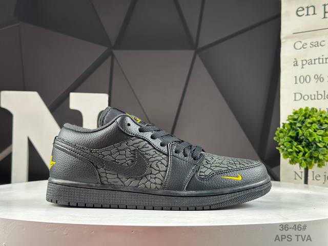 新配色 公司级Jordan Air Jordan 1 时尚舒适 低帮 复古篮球鞋男女同款 黑色 码数：36-46 Aps 货号：Im6568-010