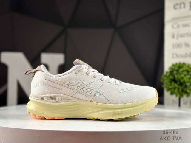 Asics Gel-Kayano 32亚瑟士经典跑鞋 如今机能风和户外风吹得正劲，便是主打“Urban Outdoor机能越野风格”，城市和户外场景都能轻松应对